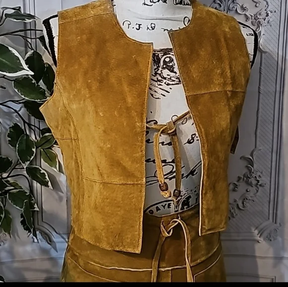 NWT Wilsons Vintage Suede Vest and Skirt Set